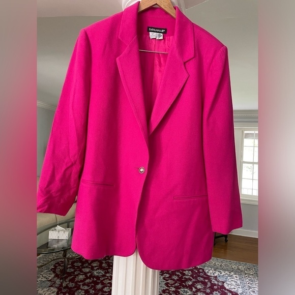 COPY - Savana women’s pink 100% wool satin liner size 16 . One button front - Picture 1 of 6
